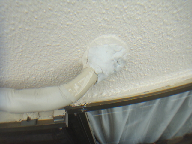 外壁のエアコン配管穴埋め工事After