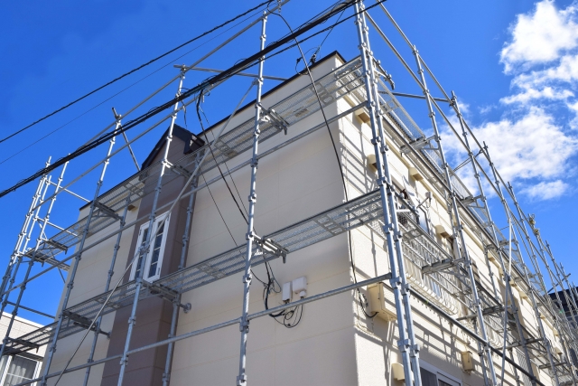 アパートの塗り替えが必要な理由とは？劣化サインとタイミングを解説