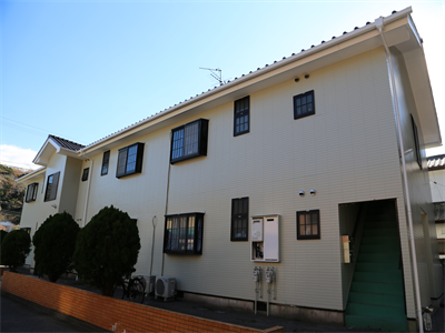 木更津市畑沢のアパートで美観性・耐久性向上にサイディング補修とパーフェクトトップ（ND-218）による外壁塗装を実施
