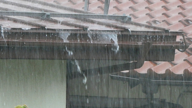 防音性に劣るため、雨の音が気になることも…。
