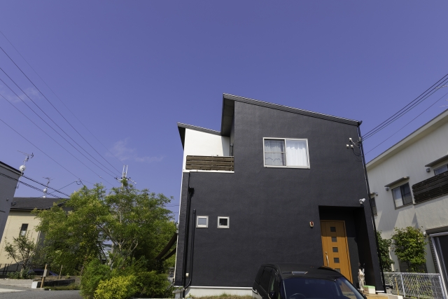 黒い外壁塗装が選ばれる理由と魅力