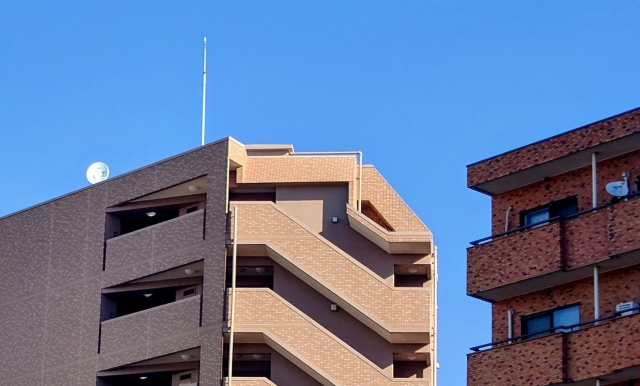 外壁にタイルを採用しているマンション