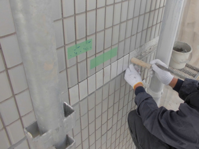 外壁タイル補修工事の様子