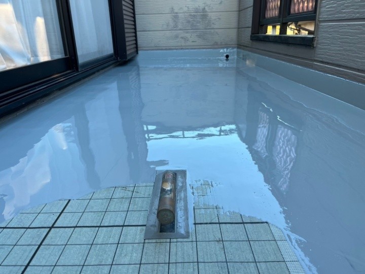 ウレタン塗膜防水材の塗布(1層目)