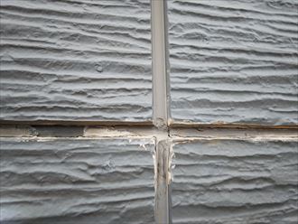 柱や梁など構造材を伝い、窓枠から雨漏り発生｜木更津市