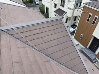 市川市新田にてスレート屋根にパーフェクトベストを使用し屋根塗装工事