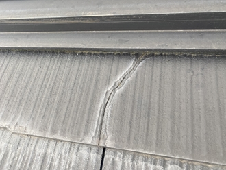 市川市大野町にてスレート屋根の劣化、遮熱型塗料の屋根塗装工事