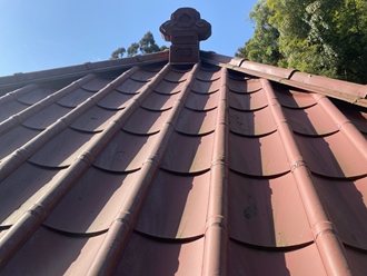 夷隅郡御宿町にて塗膜剝離した金属屋根、屋根塗装工事を行いました