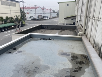 浦安市港にて陸屋根から雨漏り、屋上ウレタン防水工事を行い解消