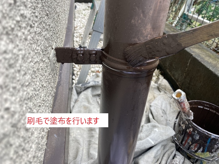 刷毛塗装:細部まで丁寧に塗り上げる