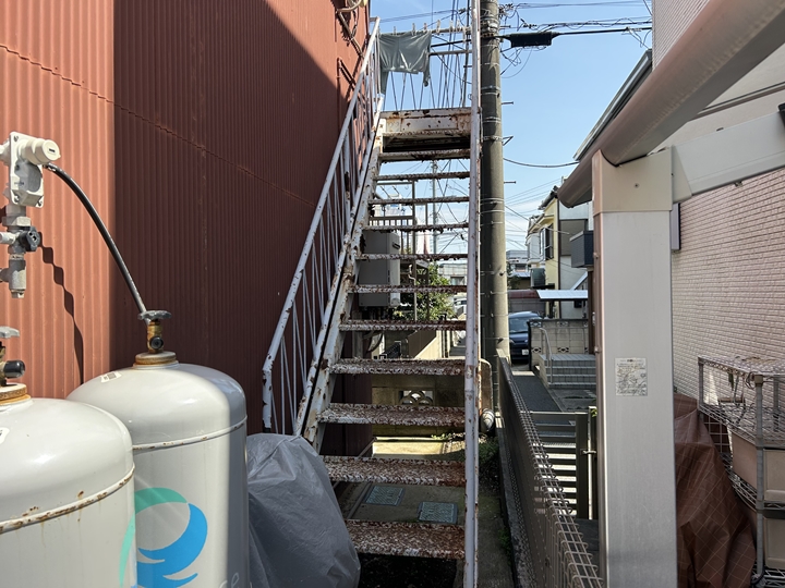 柏市大塚町でアパート鉄骨階段の手すり溶接し塗装工事を行いました