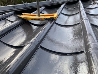 夷隅郡御宿町にて塗膜剝離した金属屋根、屋根塗装工事を行いました
