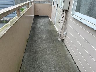 千葉市若葉区加曾利町で劣化された共用通路に長尺シート工事を行いました