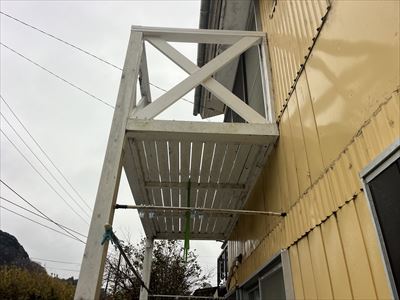 富津市湊で木製ベランダの劣化が進み危険、メンテナンス工事をいたしました