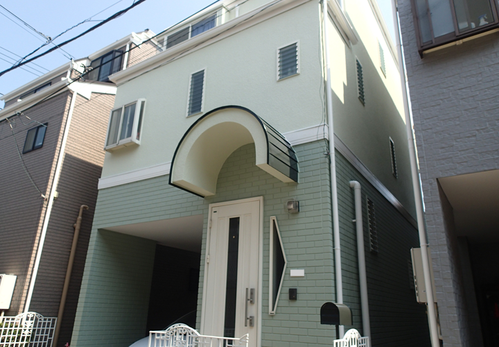 千葉市稲毛区で築18年、初めての外壁塗装！外壁塗装には水性アクリル塗料のエラスコートを使用