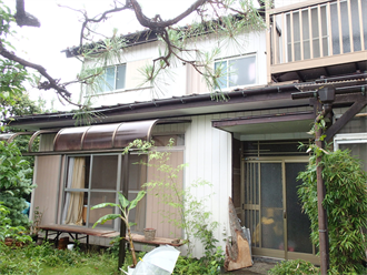 船橋市東町の賃貸戸建で屋根外壁塗装前点検、金属系素材の塗装方法と雨漏りの発見方法をご紹介