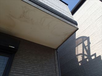 ベランダ下の軒天に染みができる理由とは｜市原市