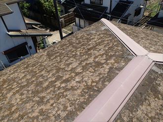 八千代市勝田台で化粧スレートの屋根を調査、反り始めは危険信号