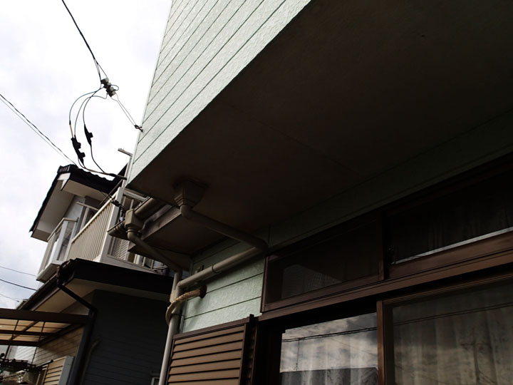 大網白里市みずほ台にて屋根と外壁塗装の調査、築22年で全体的に苔が発生し塗装工事をご検討