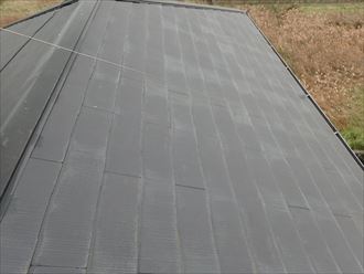 君津市北子安の屋根調査、塗膜の劣化と棟板金への不適切な施工に対しての適切な工事・メンテナンスのご提案