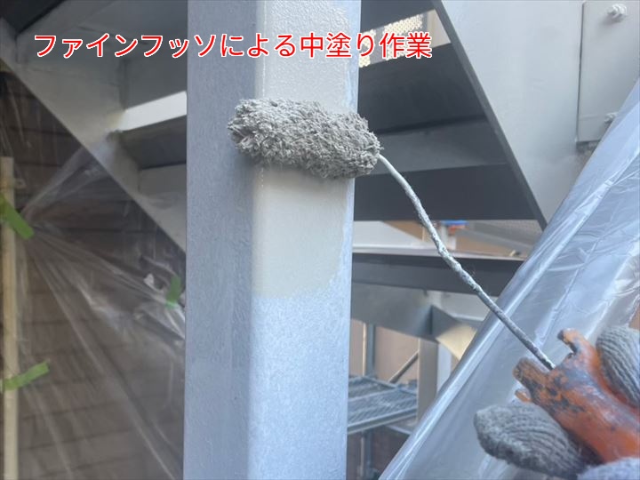 中塗り作業中