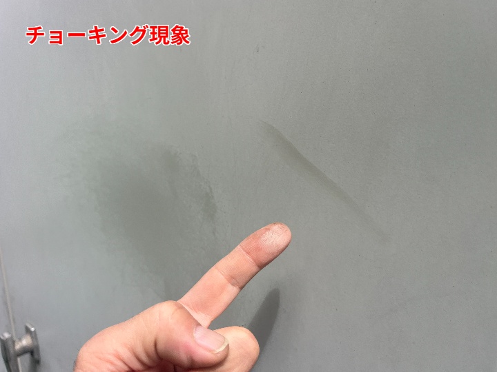 船橋市栄町で発見されたキュービクルの劣化とチョーキング現象｜外壁部分補修の重要性とは？