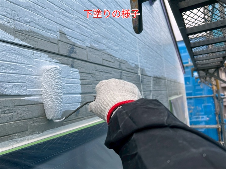 外壁塗装にて下塗り