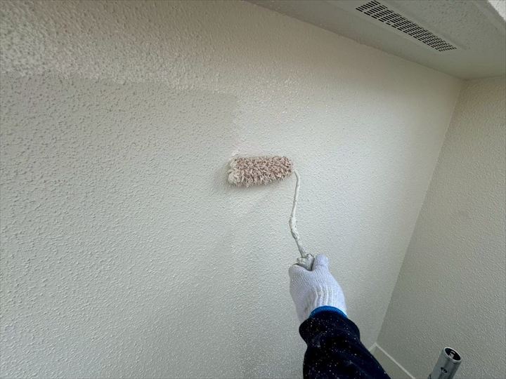 上塗りで美観と保護性能を強化