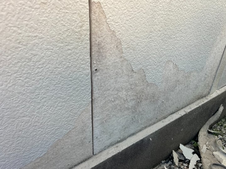 塗膜が傷んだ外壁面
