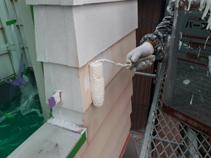 外壁塗装の下塗り作業