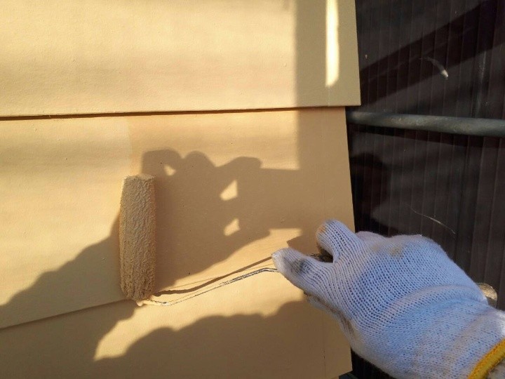 外壁塗装の上塗り作業