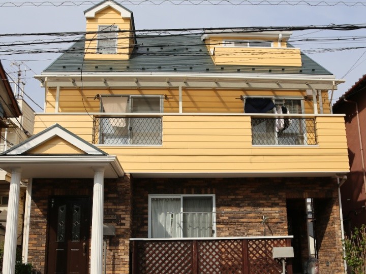 「ファインシリコンベスト+パーフェクトトップ」を用いた屋根外壁塗装工事後のお住まい