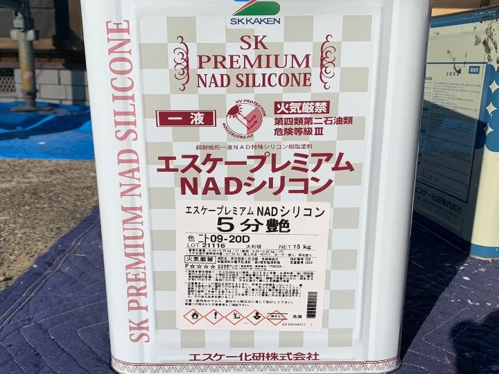 使用塗料の缶