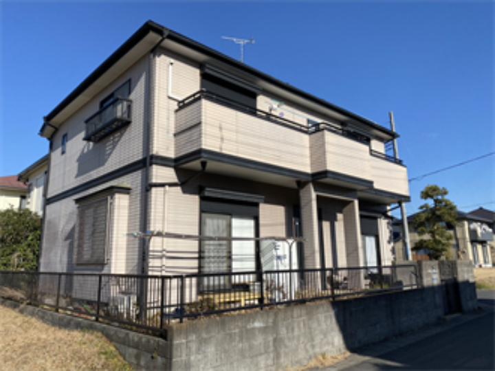 屋根外壁塗装工事前のお住まい