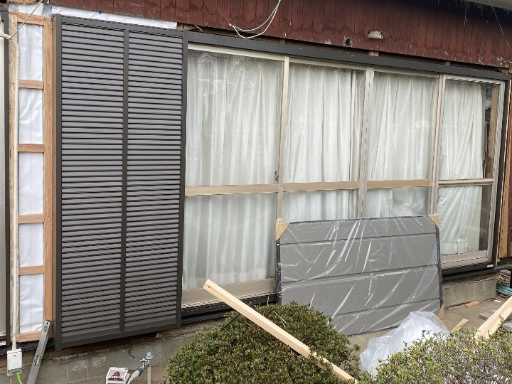 新設した雨戸一筋