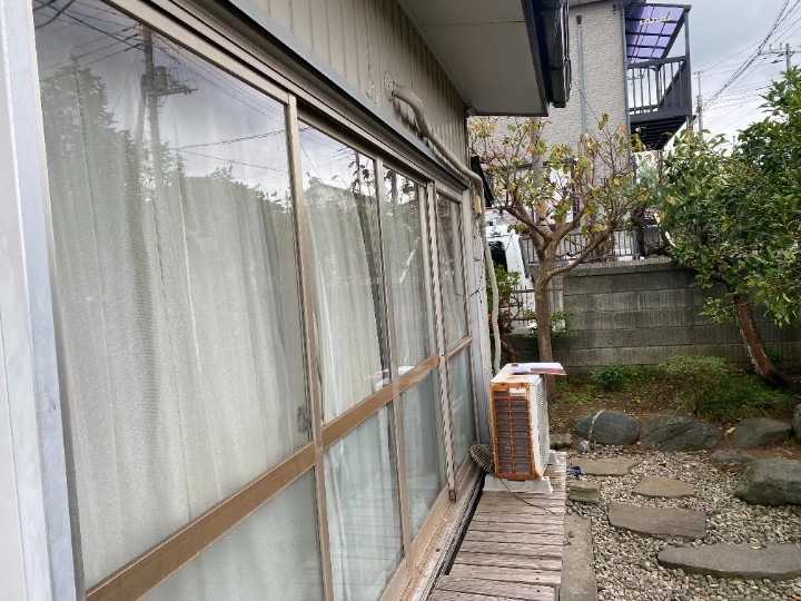 大開口の古い窓まわり