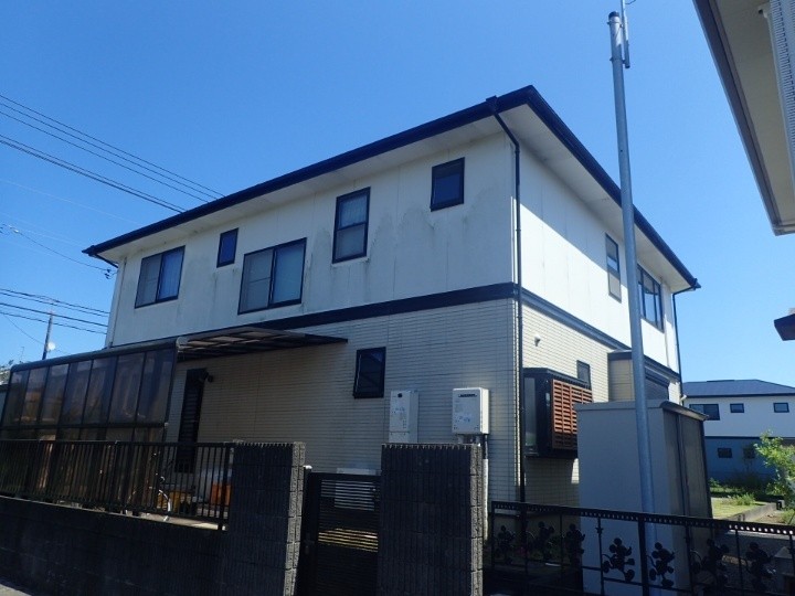 屋根外壁塗装工事前のお住まい