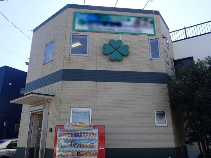 屋根外壁塗装工事前の建物