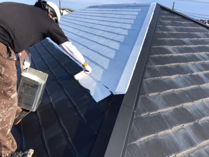 サーモアイシーラを用いた屋根の下塗り