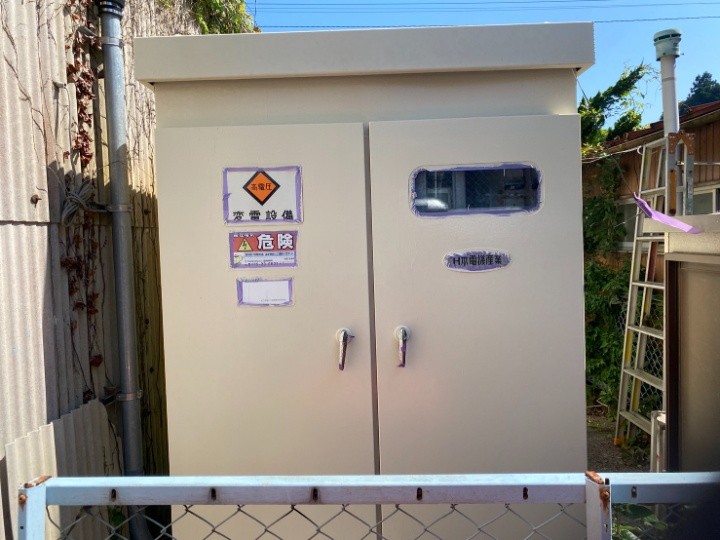 夷隅郡御宿町にて錆が進行したキュービクルにファインパーフェクトトップで塗装工事を行い耐久性回復