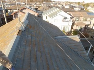 切妻屋根　屋根・外壁塗装　板金はずれ　榎戸　