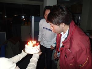 当社スタッフの誕生日　工事の合間のお祝い