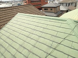 千葉市若葉区の屋根塗装化粧スレートに亀裂棟板金に浮き発生