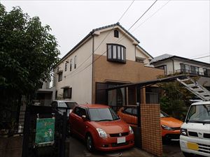 モルタル壁の初塗装　Vカットクラック補修　我孫子市