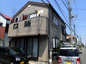 サイディングとコロニアル屋根の塗装工事　棟板金の交換工事　西習志野