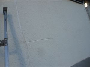 モルタル壁のクラック補修　袖ヶ浦市