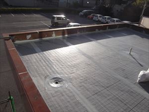建物改修工事。防水面劣化による雨漏り発生。ウレタン防水工事が竣工いたしました。｜木更津市