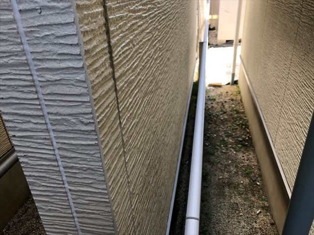 既存の目地を撤去します