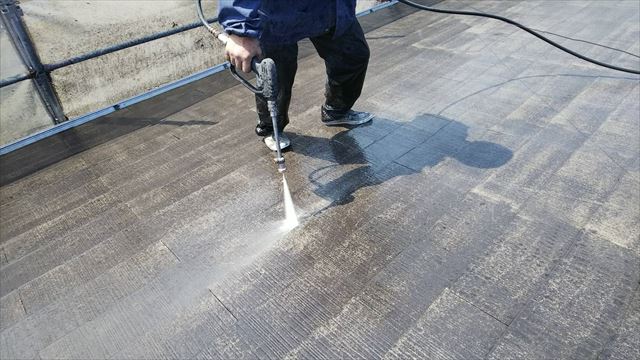 屋根の洗浄です