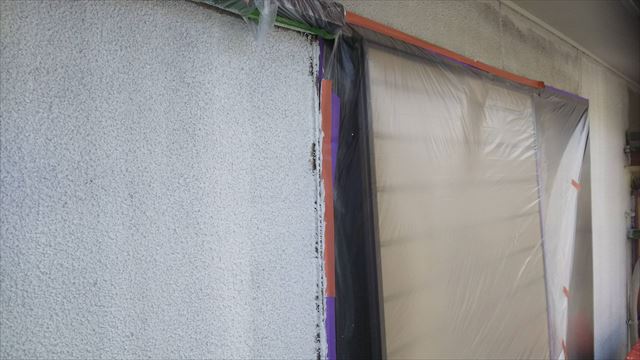春日井市、外壁の下塗り